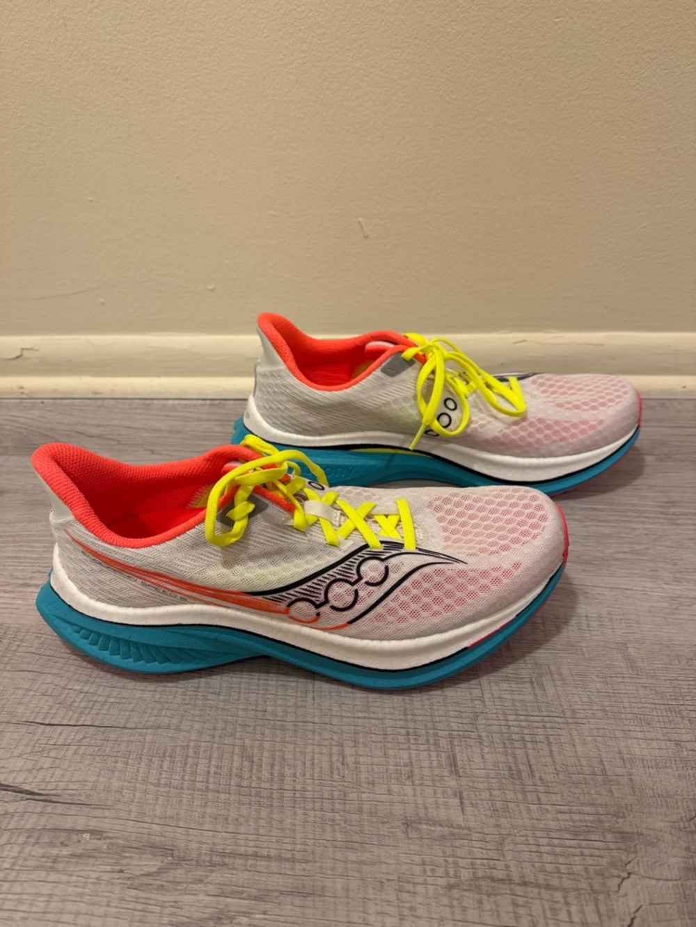 LIKE NEW saucony endorphin speed 5